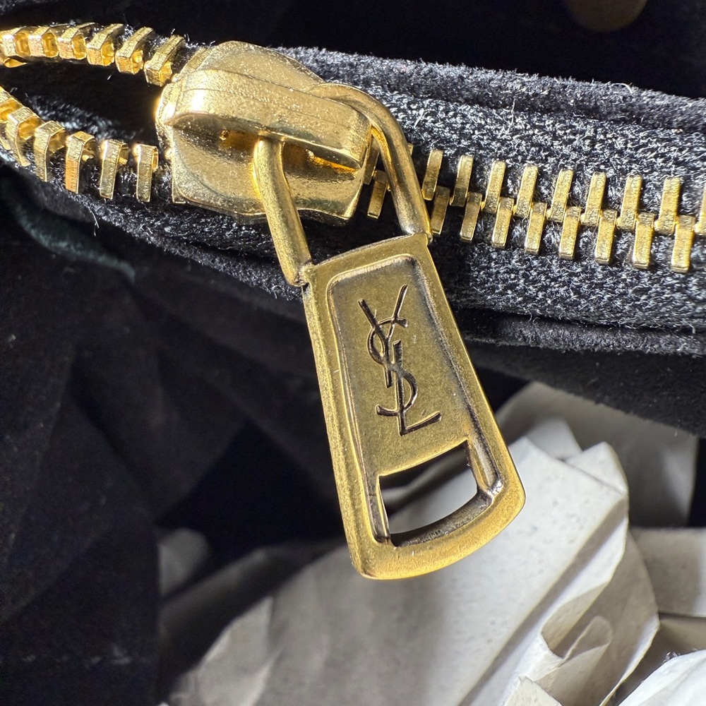 YVES SAINT LAURENT
Black Patent Leather/Suede Muse Two Bag - Picture 8 of 16